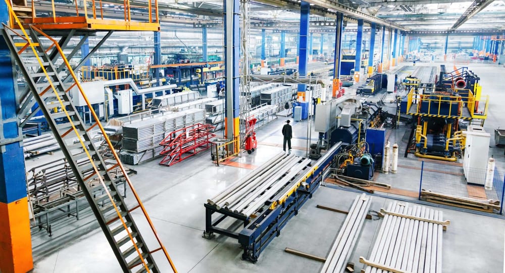 Taller metalúrgico con corte plasma y sandblasting